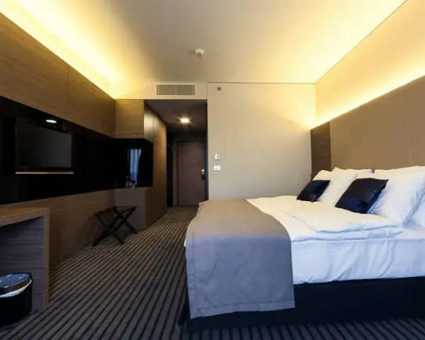 Czy w hotelu są ręczniki? Sprawdź, co możesz znaleźć w pokoju