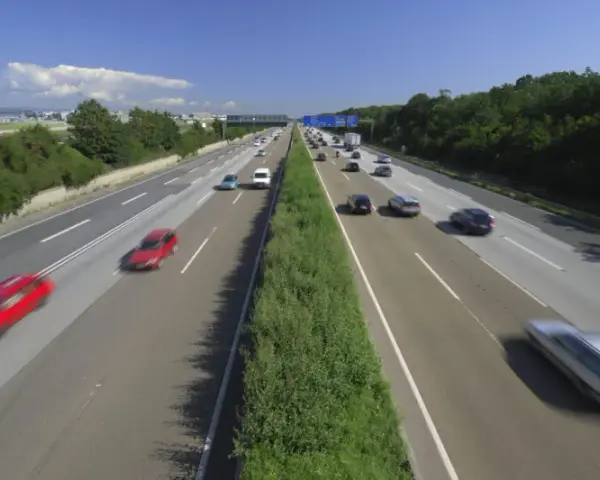 Jakie jest ograniczenie na autostradzie w Polsce? Sprawdź, aby uniknąć mandatu