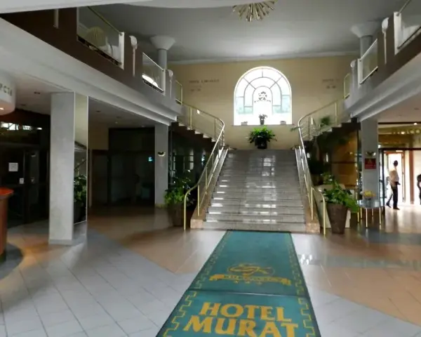Dlaczego upadł hotel Murat w Redzie? Kluczowe przyczyny i skutki