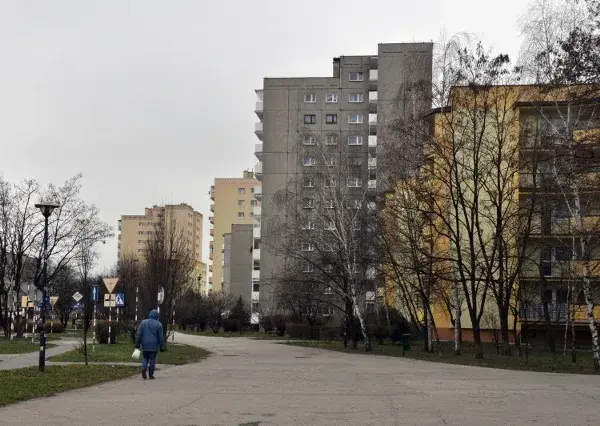 Czy warto wykupić grunt pod swoim mieszkaniem w bloku? Zobacz ryzyka i korzyści