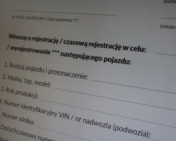 Wniosek o wyrejestrowanie pojazdu, zawierający dane takie jak rodzaj, marka, model, rok produkcji i numer VIN.