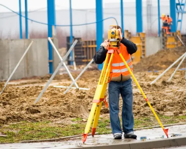 Czy technik geodeta jest trudny? Odkryj wyzwania i wymagania studiów