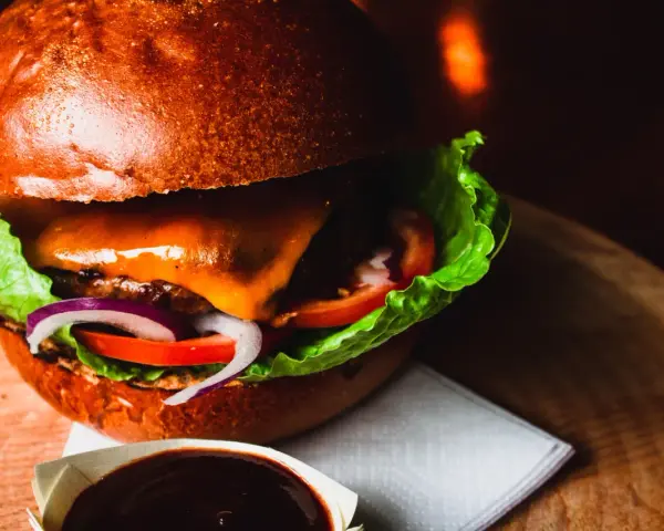 Jakie dodatki do burgera sprawią, że poczujesz ich wyjątkowy smak?