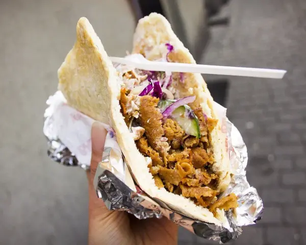 Kebab: Zdrowy wybór czy kaloryczna pułapka? Sprawdź, jak wybierać!