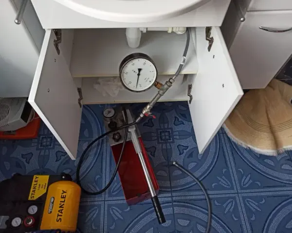 Jak obliczyć ciśnienie wody w kranie i uniknąć problemów z instalacją