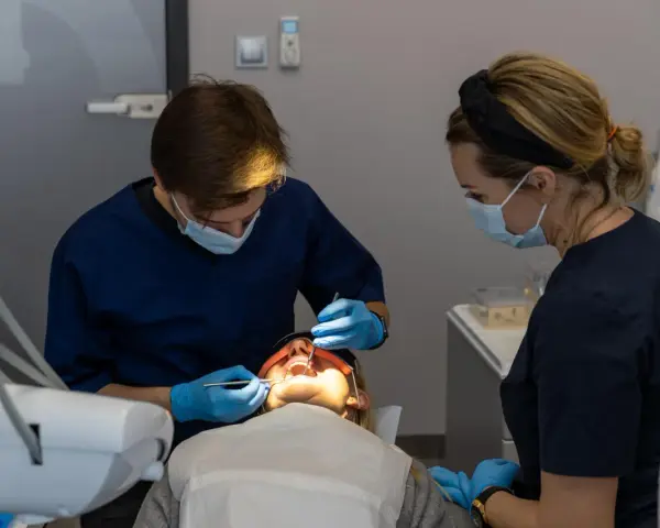 Znieczulenie u dentysty: Ile godzin drętwienia? Wszystko, co musisz wiedzieć