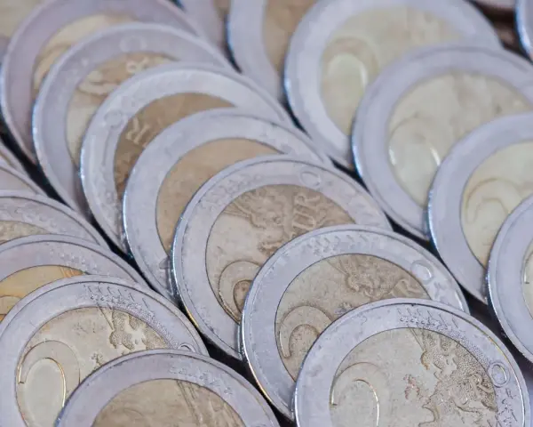 Une pile de pièces de 2 euros, parfait pour ceux qui veulent faire estimer ses pièces de 2 euros.