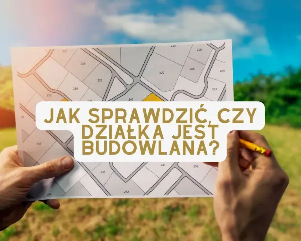 Mapa z podziałem na działki, jedna z nich jest zaznaczona na żółto. Tekst: "Jak sprawdzić, czy działka jest budowlana?". Dłonie trzymają mapę.