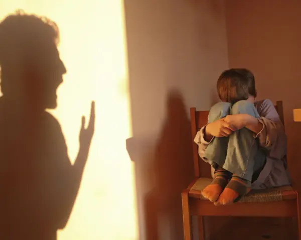 Niewidzialne rany: Jak rozpoznać znęcanie psychiczne u dziecka?