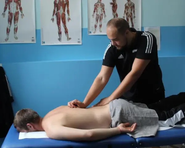 Rehabilitacja po operacji kręgosłupa: Kiedy i jak wrócić do życia?