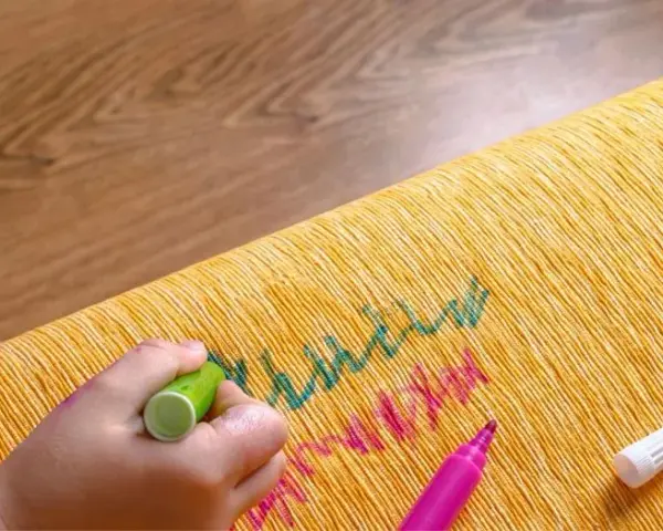Jak zmyć marker z bluzki? Skuteczne metody na trudne plamy