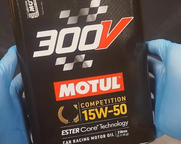 Motul 300V 15W50: Ekspert radzi czy warto w niego inwestować?