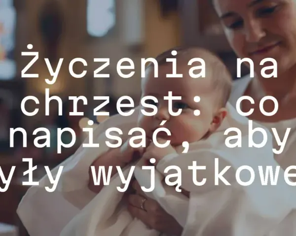 Mądre życzenia na chrzest: jak napisać coś wyjątkowego? Matka trzyma dziecko w bieli.