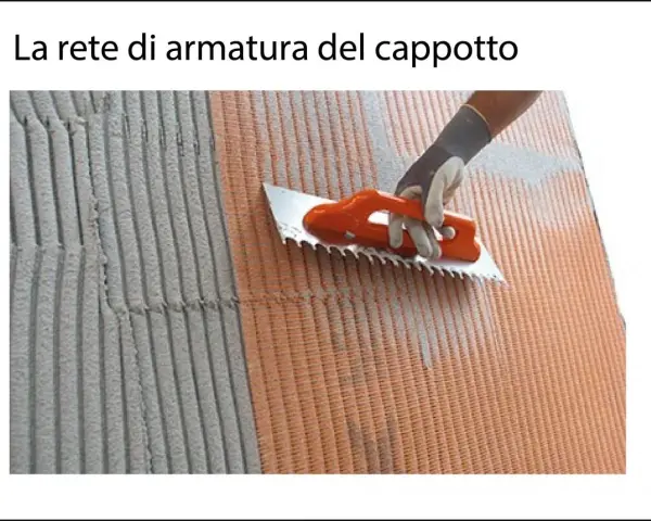 Applicazione della rete di armatura per cappotto nanotecnologico Mapei con spatola dentata.