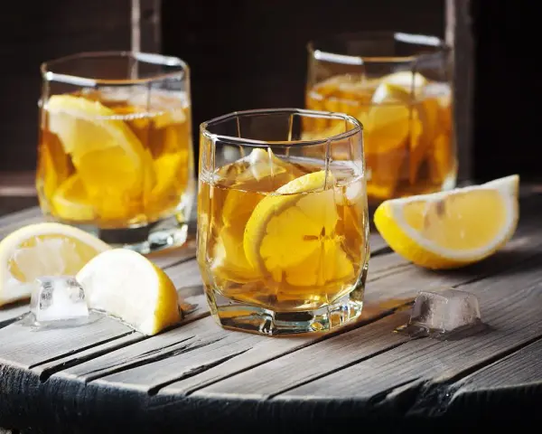 Metaxa 5 Stars: Proste przepisy na drinki, które zrobisz w domu
