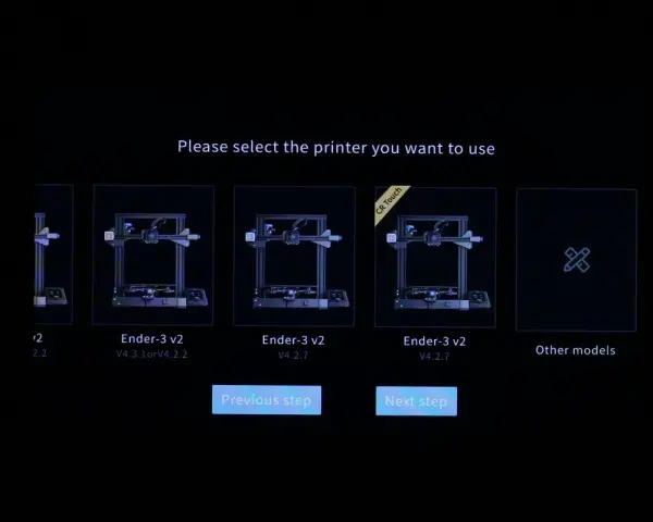 Ekran wyboru drukarki na Creality Sonic Pad. Widoczne modele Ender-3 v2, w tym jeden z CR Touch.