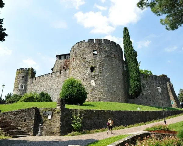 Il Castello di Gorizia, un luogo imperdibile per chi visita la città. Ecco cosa vedere a Gorizia in un giorno, partendo da questa imponente fortezza.