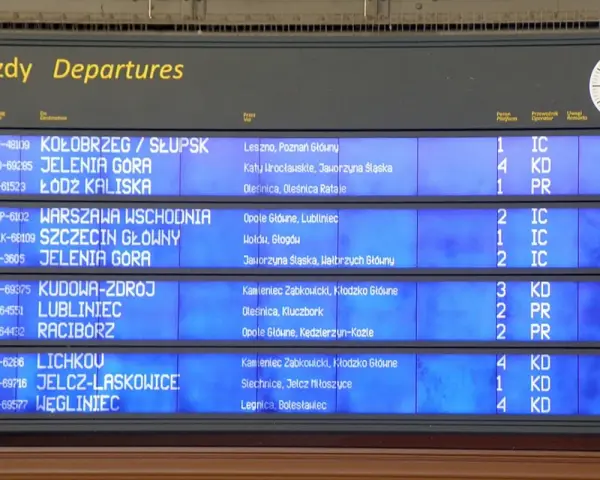 Aktualny rozkład jazdy pociągów Katowice: Odjazdy, perony, opóźnienia