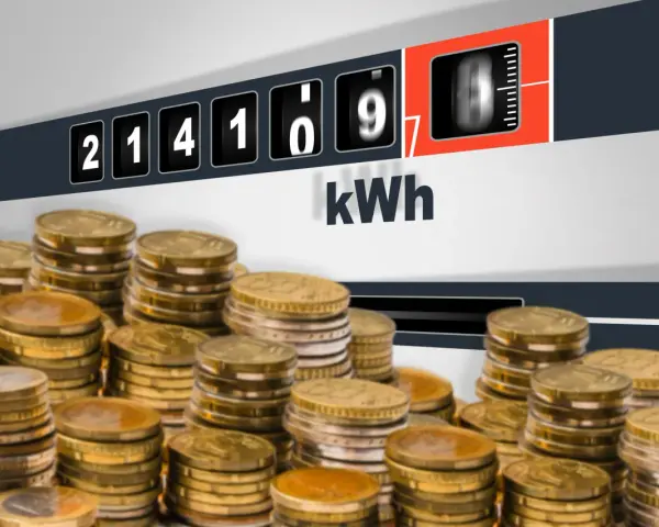 Liczniki energii pokazują zużycie kWh, a stosy monet symbolizują opłatę handlową Energa G11.