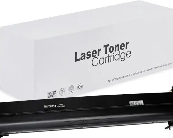 Czarny toner TN213 do drukarki laserowej, zapakowany w białe pudełko z napisem "Laser Toner Cartridge". Certyfikaty ISO i CE.