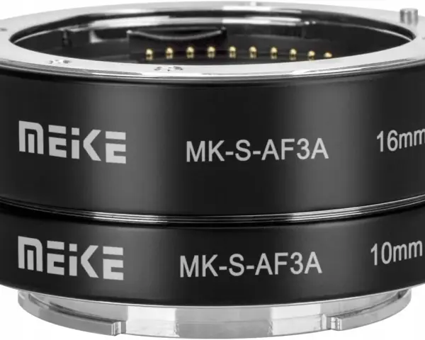 Dwa pierścienie makro Meike MK-S-AF3A o długości 16mm i 10mm, gotowe do zbliżeń.