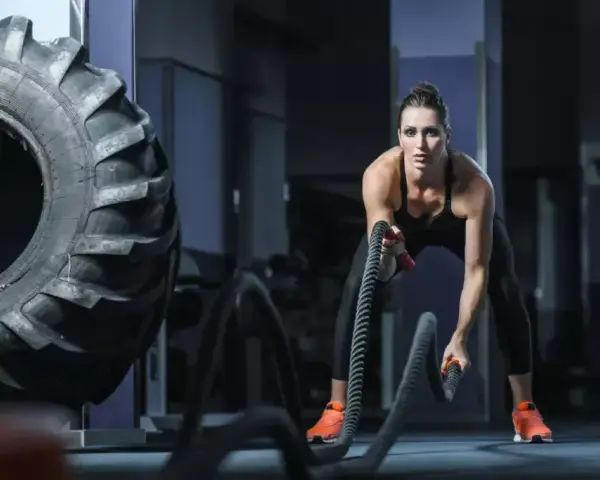 Na czym polega CrossFit? Odkryj sekrety wszechstronnego treningu