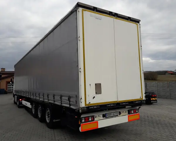 Naczepa Krone Profi Liner z certyfikatem XL, widok z tyłu.