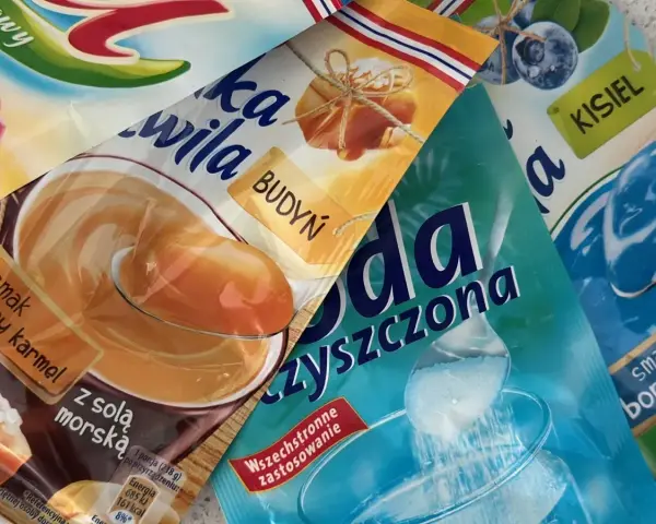 Budyń o smaku słonego karmelu, kisiel i soda oczyszczona. 15 01 06 kod odpadu.