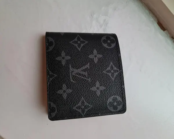 Jak rozpoznać oryginalny portfel Louis Vuitton i uniknąć podróbki