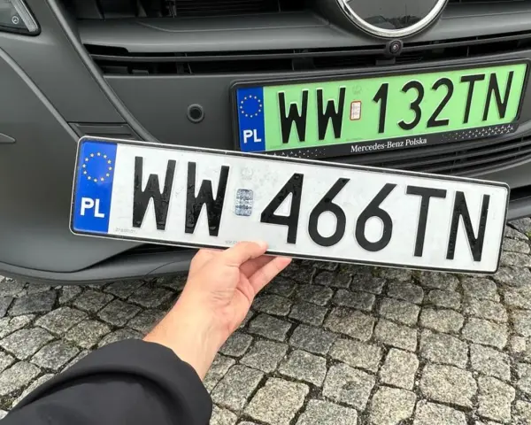 Nowe tablice rejestracyjne WW 466TN czekają na montaż. Ile dni na przerejestrowanie auta? Czas nagli!
