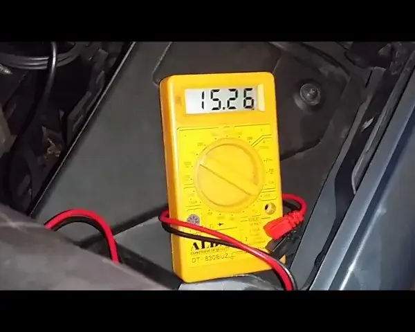 Akumulator się ładuje? Sprawdź to! Multimetr i szybka diagnoza.