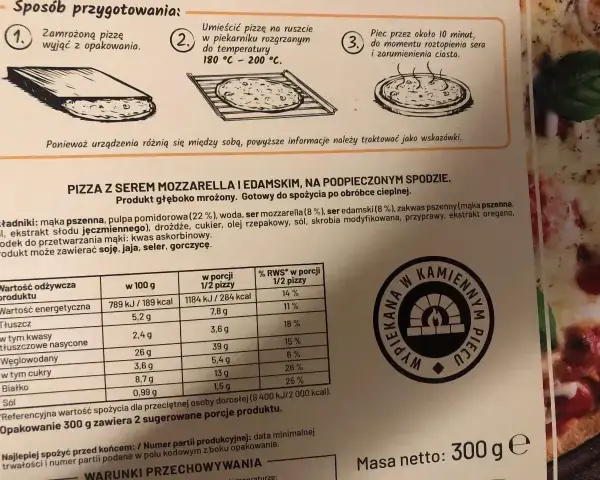 Instrukcja przygotowania mrożonej pizzy: wyjmij, piecz 10 min w 180-200°C. Ile piec pizzy? Do zarumienienia sera.