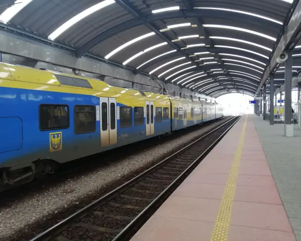 Jak dojechać do Ustronia pociągiem - szybkie połączenia i porady