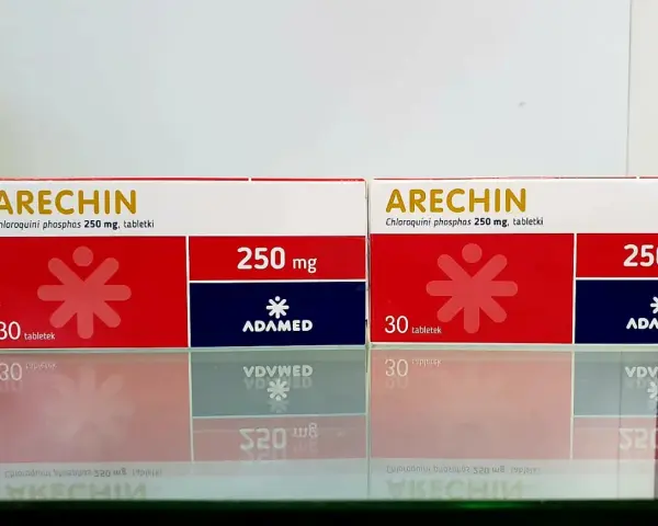Dwie paczki leku Arechin (hydroksychlorochina) 250 mg od Adamed, każda zawiera 30 tabletek.