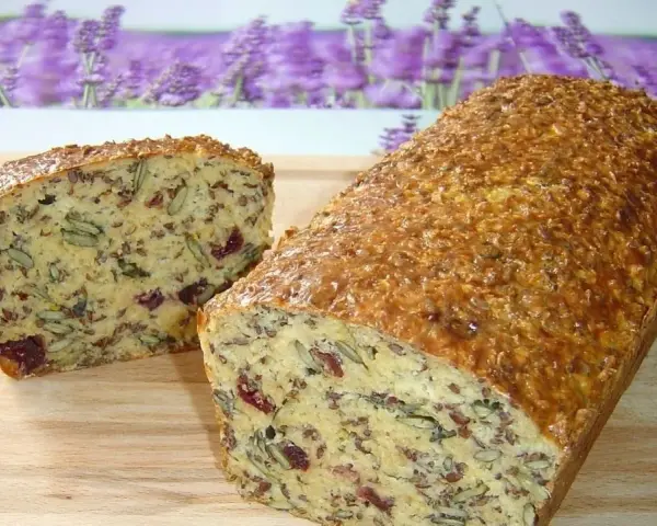 Jak upiec zdrowy chleb dietetyczny w domu? Przepisy i porady