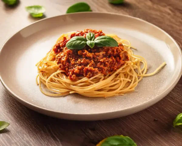 Pyszne spaghetti bolognese, idealne na szybki obiad. Prosty przepis na klasykę.