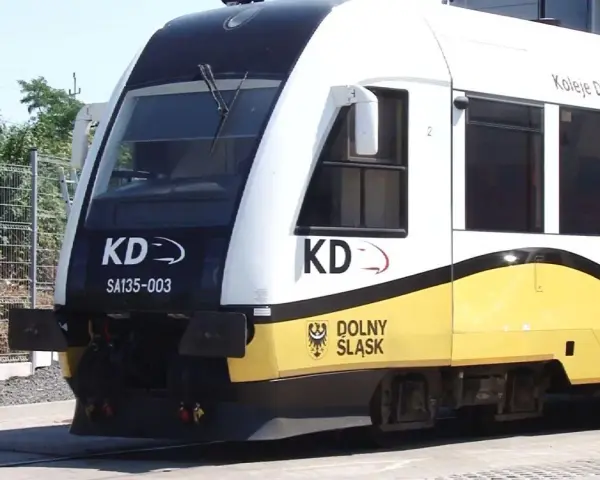 Pociągi Legnica: Aktualny rozkład jazdy i porady na udaną podróż