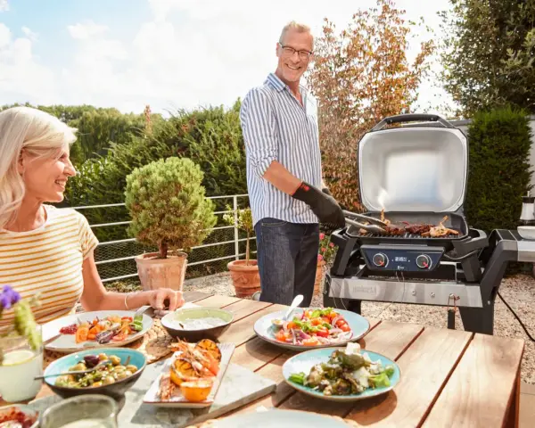 Jaki grill elektryczny? Wybierz idealny model do bloku i na taras!
