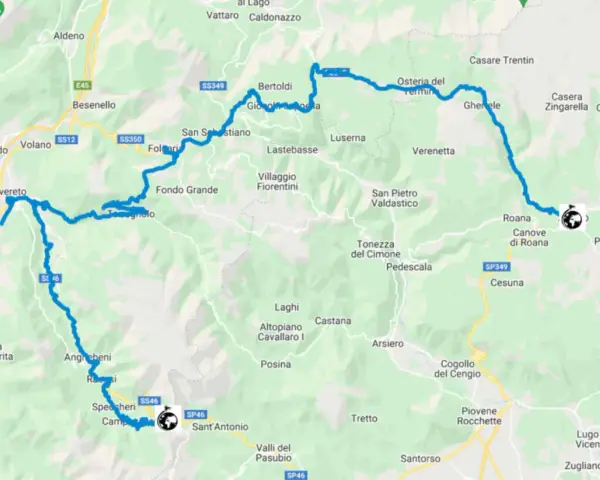 Mappa di un percorso in moto attraverso l'Altopiano di Asiago e la Vallagarina, con tappe a Rovereto, Folgaria, Gallio e Cogollo del Cengio. La strada del costo è ben visibile.