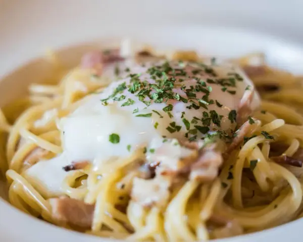 Carbonara perfecta: El secreto romano para una cremosidad sin nata