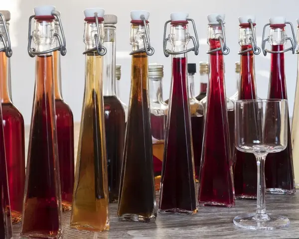 Jaki alkohol do nalewek? Wybierz idealny spirytus krok po kroku