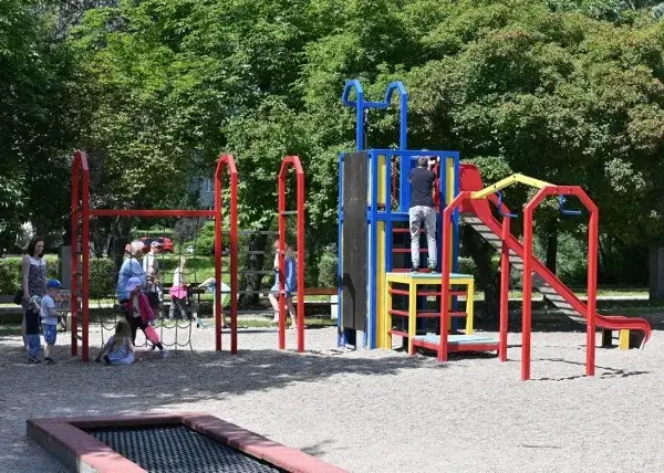 Gdzie jest najbliższy plac zabaw? Znajdź idealne miejsce dla dzieci