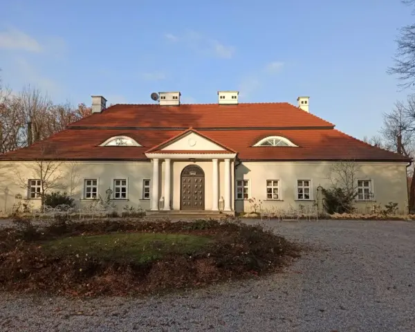 Dworek w Bistuszowej: Twoje wymarzone wesele? Poznaj jego historię!