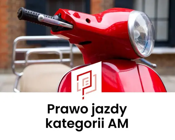 Czerwony skuter, idealny do zdobycia prawa jazdy kategorii AM.