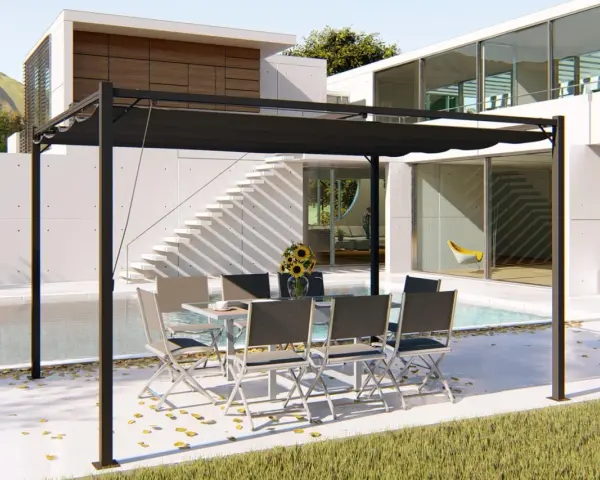 Une tonnelle noire avec une table et des chaises, près d'une piscine. Idéal pour savoir comment monter une tonnelle et profiter de l'extérieur.