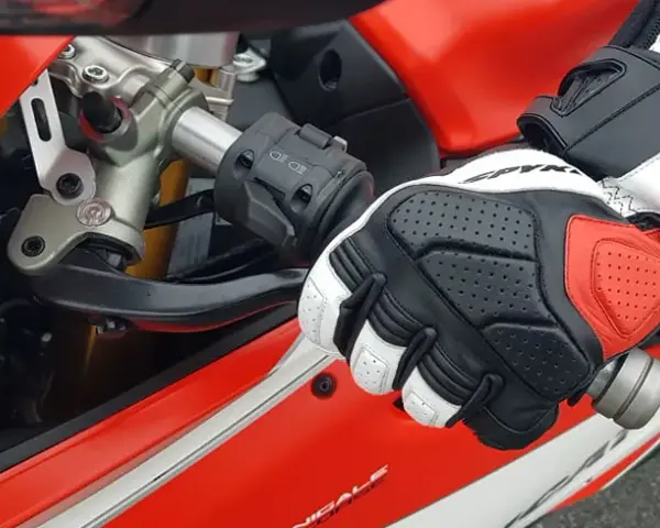 Ile wytrzymuje sprzęgło w motocyklu? Sprawdź, jak je przedłużyć