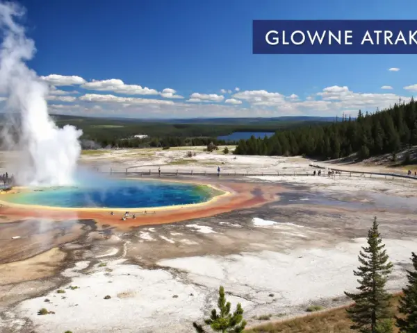 Wielobarwny gorący źródło z wyrzucającą parę wodą w **parku narodowym Yellowstone**. Turyści spacerują po drewnianych kładkach, podziwiając cuda natury.