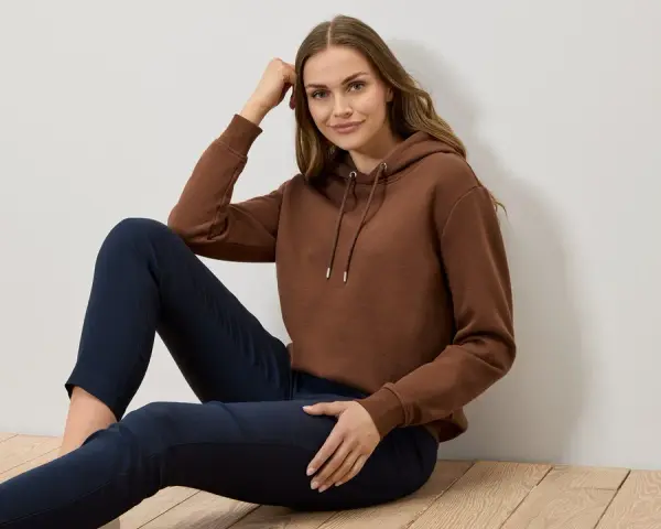 Ile kosztuje bluza? Ceny bluz w popularnych sklepach i promocje