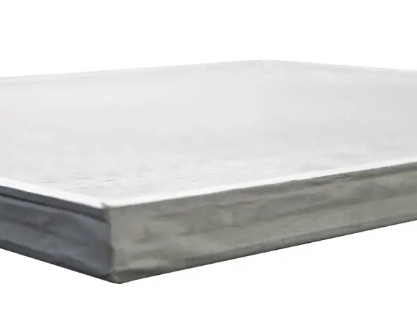Pannello con isolante basso spessore nanotecnologie, grigio, su sfondo bianco.