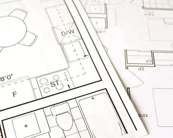 Plany architektoniczne pokazują kuchnię, łazienkę i pokoje. Zastanawiasz się, ile kosztuje adaptacja projektu?